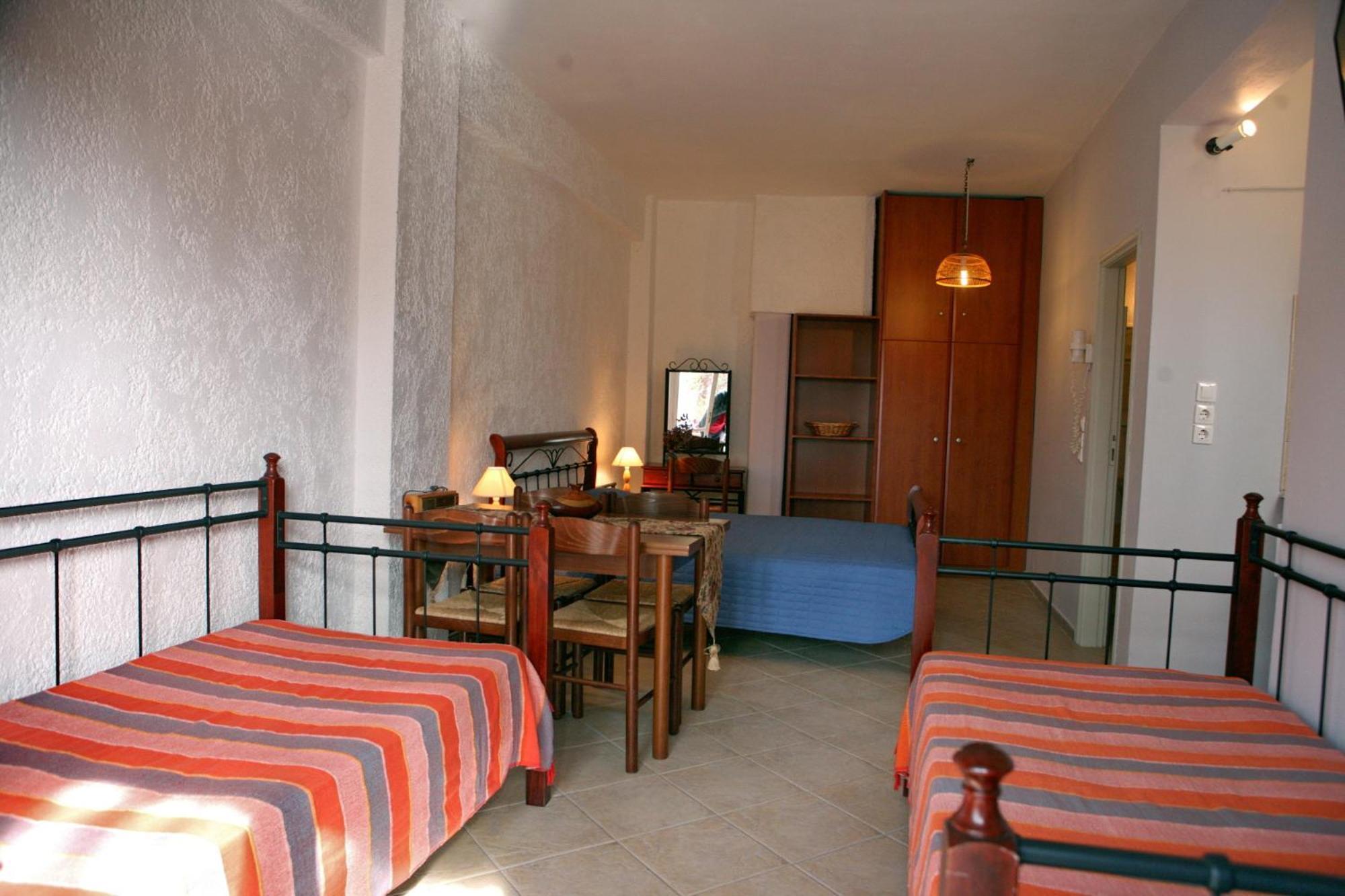 9 Musses Hotel Apartments Skala Mistegnon Bagian luar foto