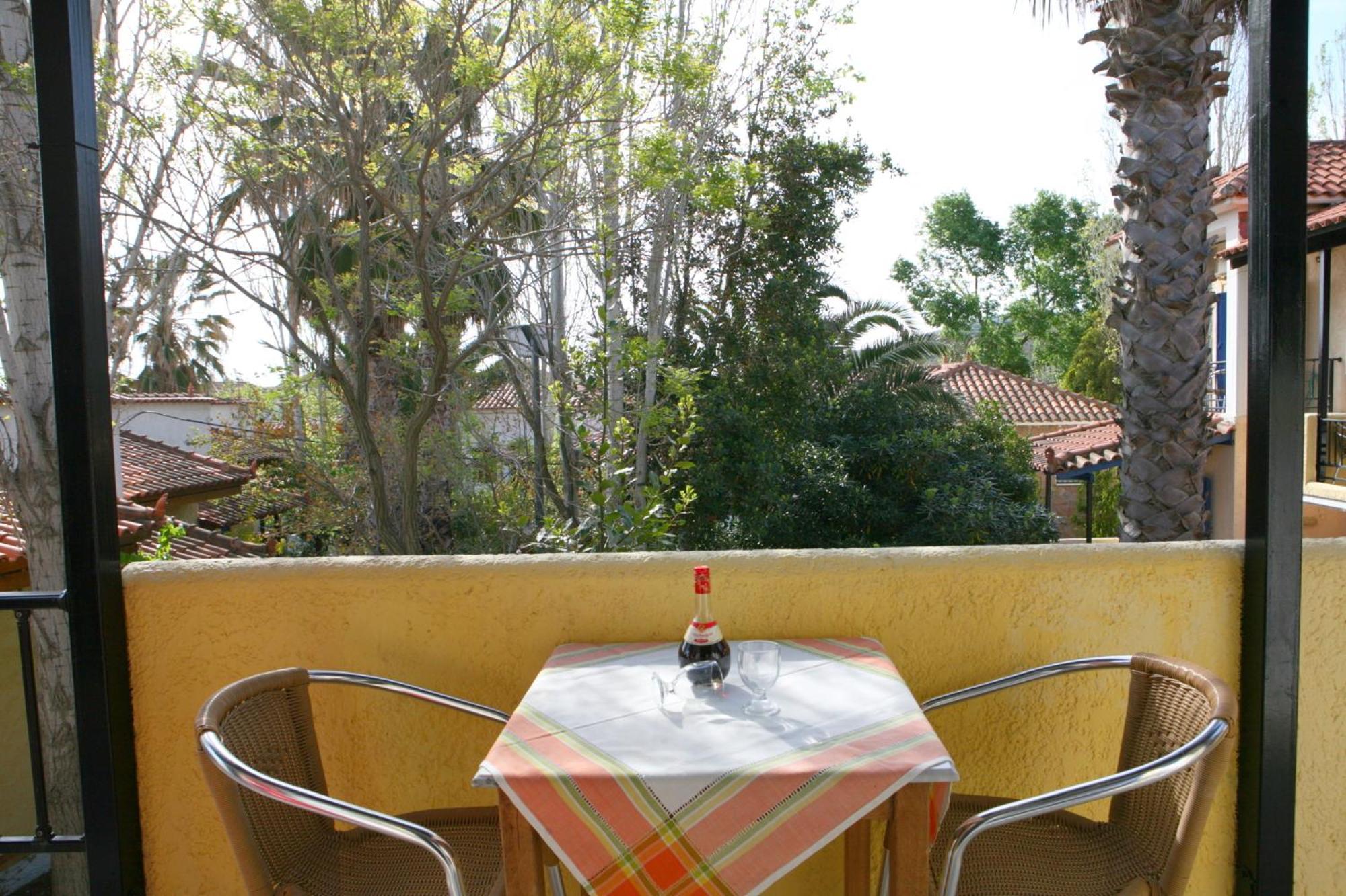 9 Musses Hotel Apartments Skala Mistegnon Bagian luar foto