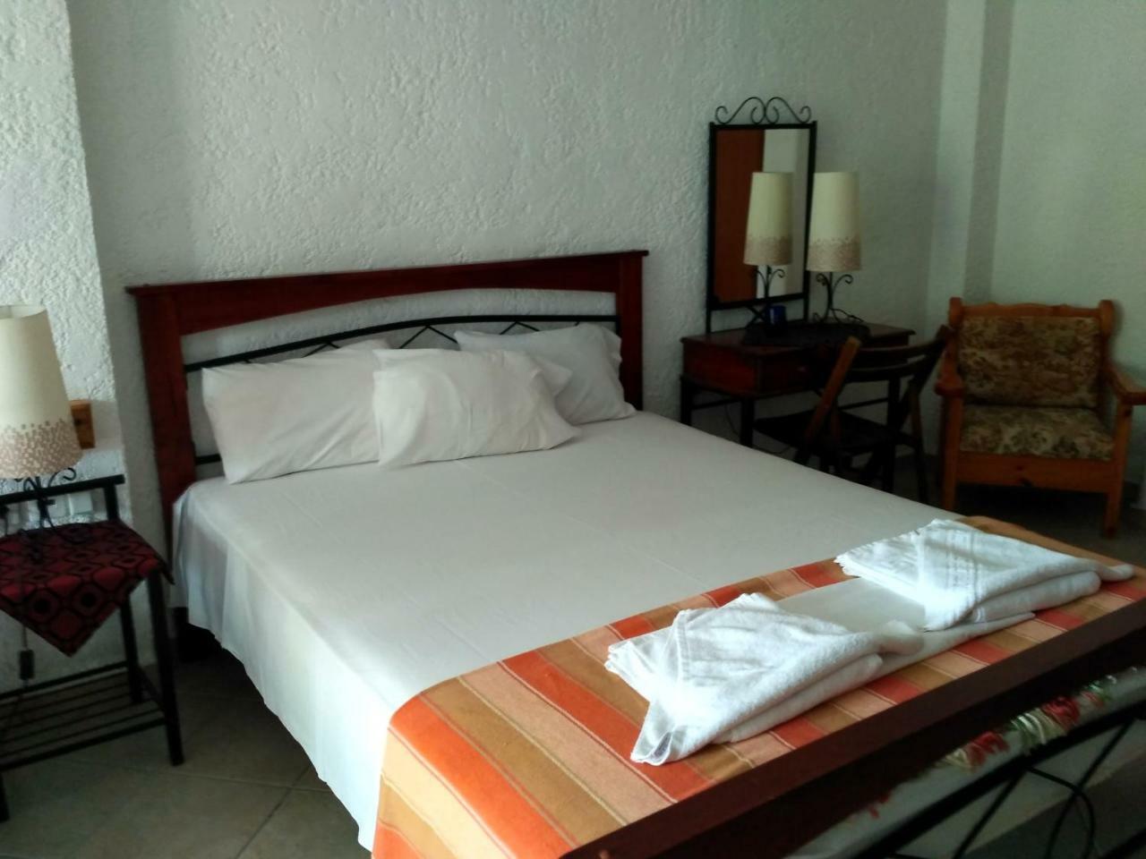 9 Musses Hotel Apartments Skala Mistegnon Bagian luar foto
