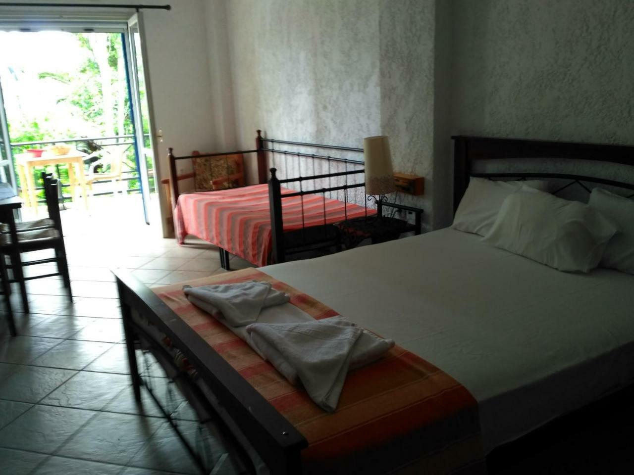 9 Musses Hotel Apartments Skala Mistegnon Bagian luar foto